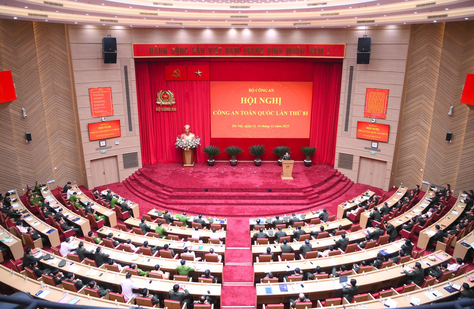 “Theo lời Bác dạy - Đổi mới tư duy, Nâng cao tri thức - Chính quy, hiện đại - Vì Đảng, Vì dân”, phấn đấu hoàn thành xuất sắc nhiệm vụ được giao